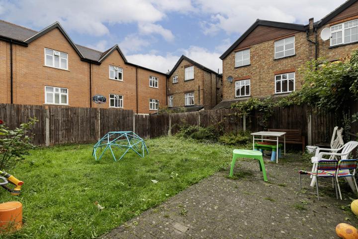 1 Bedroom, 1 bath, 1 reception Flat			 Heathfield Park, , WILLESDEN GREEN